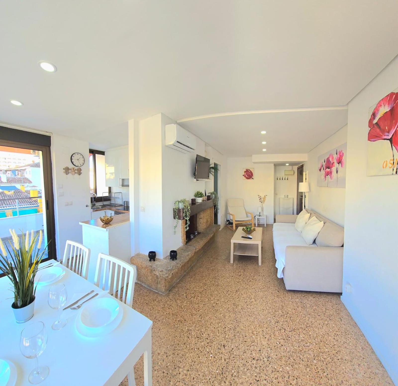 Nogalera Rainbow 2-Bedroom Apartment, Pool And Parking By Namaste Elite Torremolinos Buitenkant foto