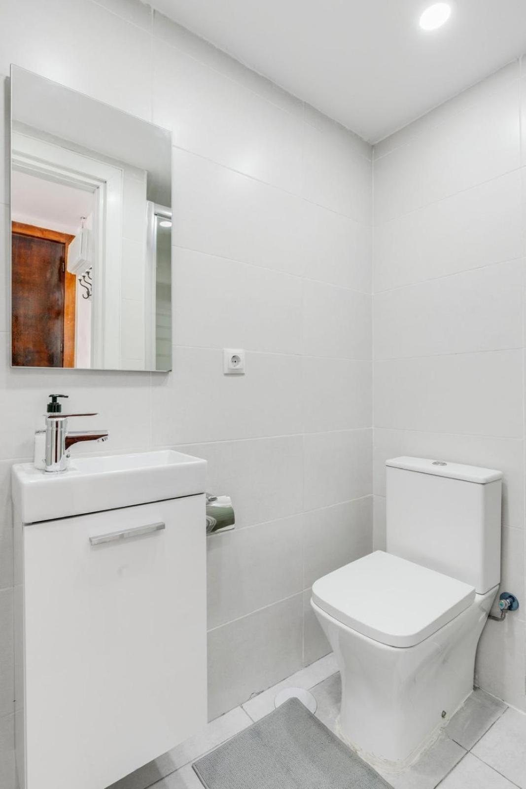 Nogalera Rainbow 2-Bedroom Apartment, Pool And Parking By Namaste Elite Torremolinos Buitenkant foto